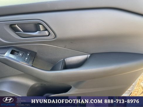 Used 2024 Nissan Rogue S FWD image 19