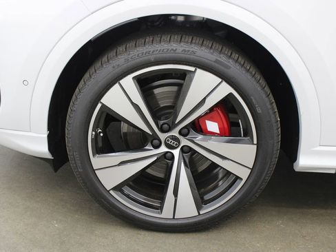 New 2025 Audi SQ5 Prestige image 29