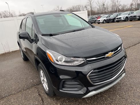 Used 2021 Chevrolet Trax LT w/ LT Convenience Package image 20