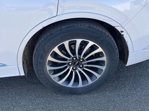 Used 2021 Lincoln Aviator Reserve w/ Equipment Group 210A image 6