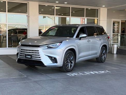 Used 2024 Lexus TX 350 FWD image 2