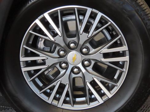 Used 2025 Chevrolet Traverse LT AWD/4WD image 5