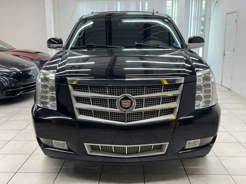 Used 2014 Cadillac Escalade Platinum AWD/4WD image 2