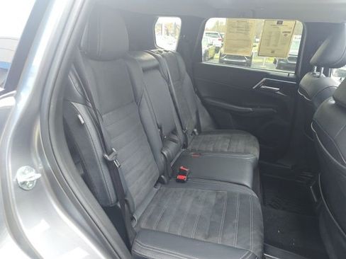 Used 2024 Mitsubishi Outlander SE image 38