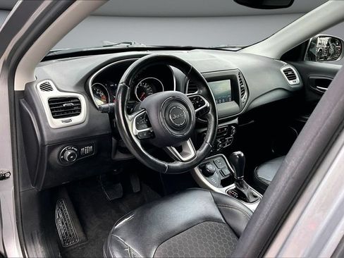Used 2019 Jeep Compass Latitude w/ Cold Weather Group AWD/4WD image 17