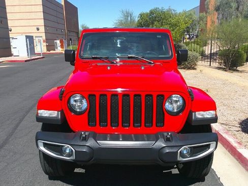 Used 2019 Jeep Wrangler Unlimited Sahara image 2