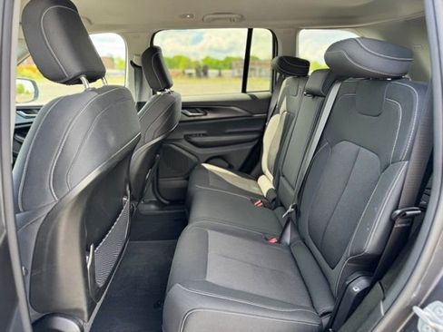 Certified 2023 Jeep Grand Cherokee Laredo image 11