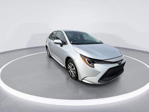 Used 2022 Toyota Corolla LE image 2