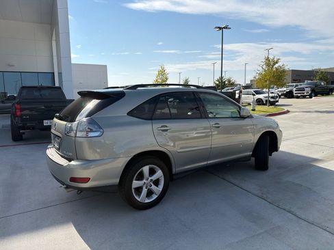 Used 2004 Lexus RX 330 w/ Premium Pkg FWD image 2