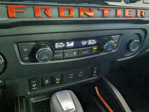 Used 2025 Nissan Frontier PRO-4X w/ Pro Convenience Package image 17