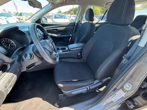 Used 2025 Nissan Sentra S FWD image 31