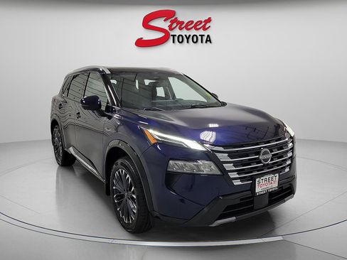 Used 2024 Nissan Rogue Platinum w/ Platinum Premium Package image 5