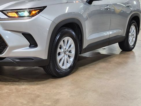 Used 2024 Toyota Grand Highlander AWD image 17