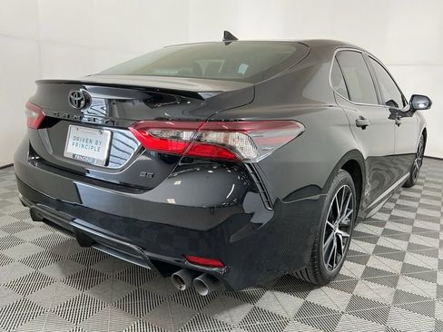 Used 2022 Toyota Camry SE image 5