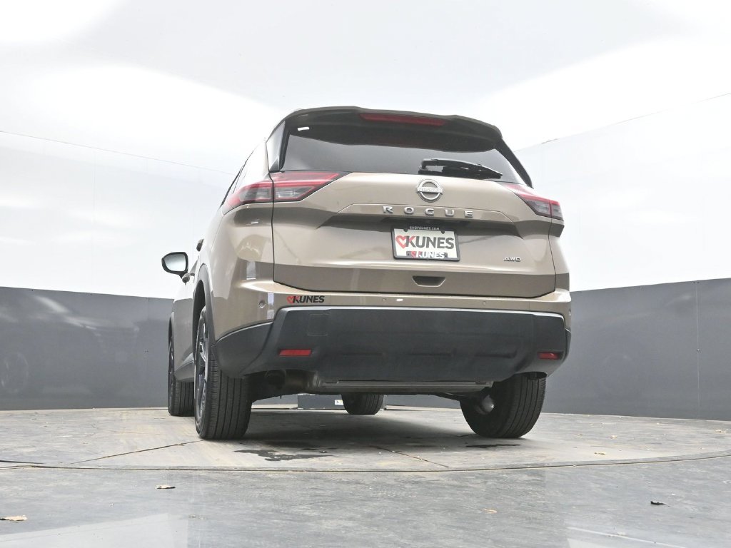 Used 2025 Nissan Rogue SV AWD/4WD image 33