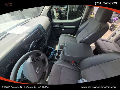 Used 2018 Nissan NV 3500 Passenger RWD image 7