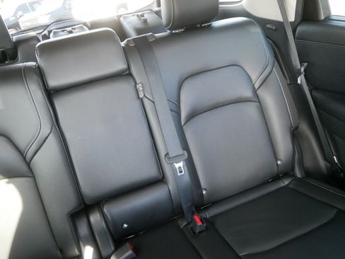 Used 2023 Nissan Pathfinder SL w/ Black Appearance Package AWD/4WD image 14