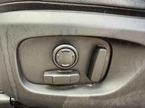 Used 2019 Land Rover Discovery Sport SE image 16