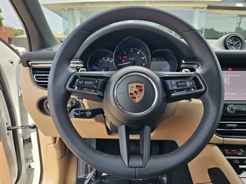 Used 2025 Porsche Macan AWD/4WD image 34