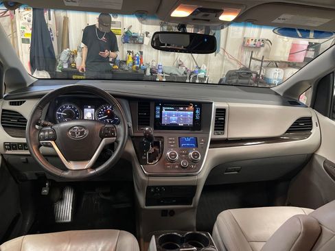 Certified 2017 Toyota Sienna XLE Premium AWD/4WD image 17