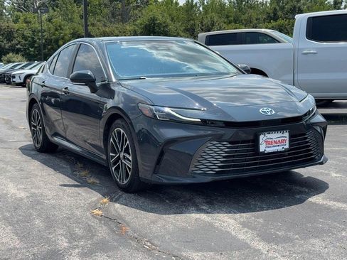 Used 2025 Toyota Camry XLE FWD image 2