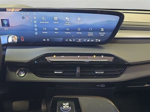 Used 2025 Buick Enclave Avenir image 27