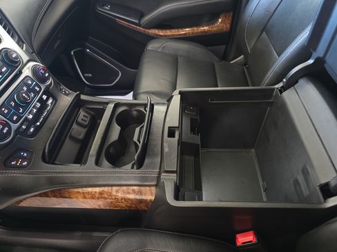 Used 2019 Chevrolet Suburban Premier AWD/4WD image 21