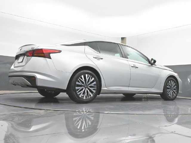 Used 2024 Nissan Altima 2.5 SV FWD image 43