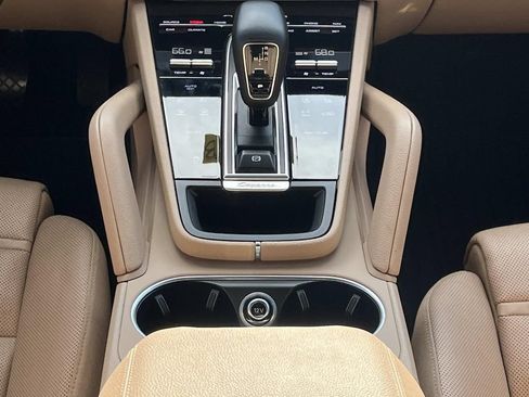 Used 2023 Porsche Cayenne AWD/4WD image 17