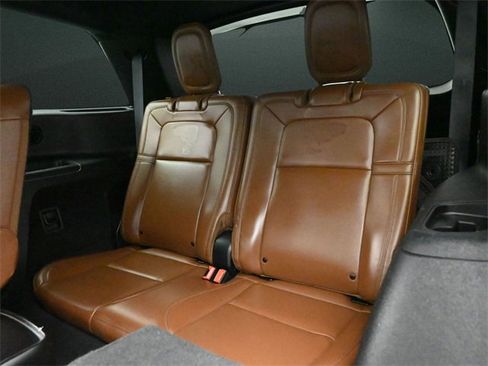 Used 2021 Lincoln Aviator Reserve w/ Equipment Group 210A image 17