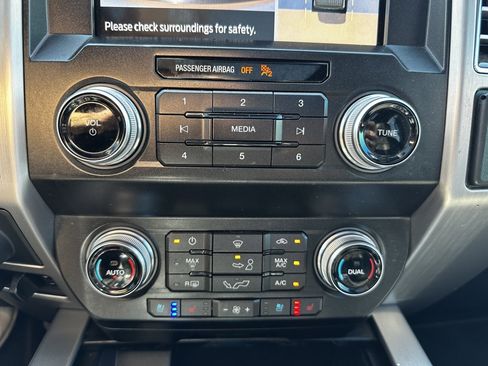 Used 2019 Ford F150 Platinum w/ Equipment Group 701A Luxury image 35