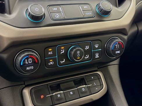 Used 2022 GMC Acadia Denali w/ Denali Technology Package image 19