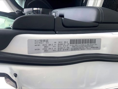 Used 2020 Jeep Grand Cherokee Overland image 36