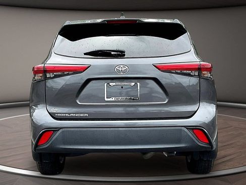 Used 2023 Toyota Highlander L FWD image 6