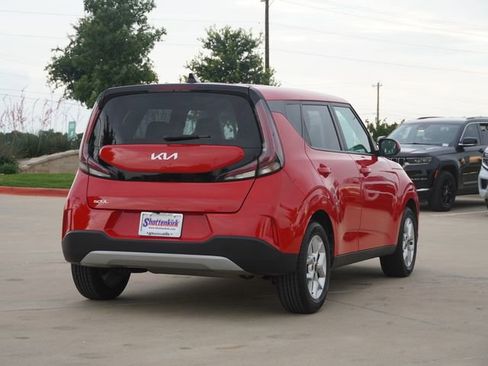Used 2024 Kia Soul LX w/ Option Group 015 FWD image 9