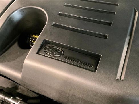 Used 2023 Land Rover Defender 110 X-Dynamic SE image 32