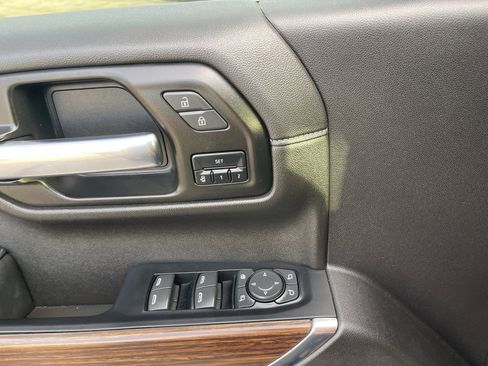 Certified 2022 Chevrolet Silverado 1500 High Country w/ Technology Package image 36