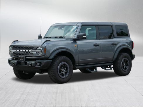 Used 2022 Ford Bronco Badlands image 3