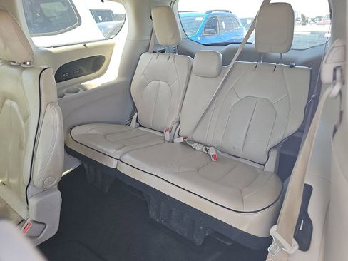 Used 2021 Chrysler Pacifica Limited w/ Premium & Safety Sphere Group AWD/4WD image 7