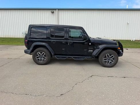Used 2024 Jeep Wrangler Unlimited Sahara AWD/4WD image 2