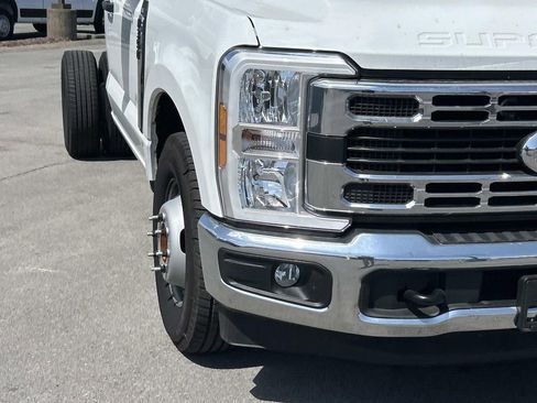 Used 2025 Ford F350 XL w/ XL Chrome Package image 11