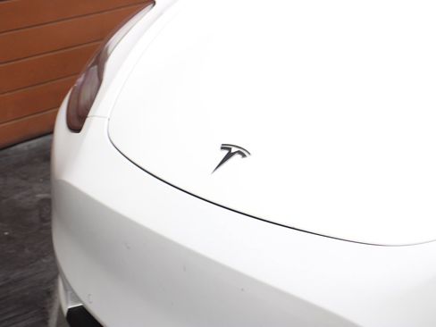 Used 2022 Tesla Model Y Performance image 3