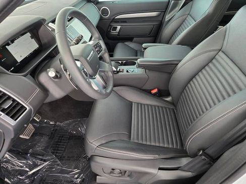 Certified 2025 Land Rover Discovery Dynamic SE AWD/4WD image 10