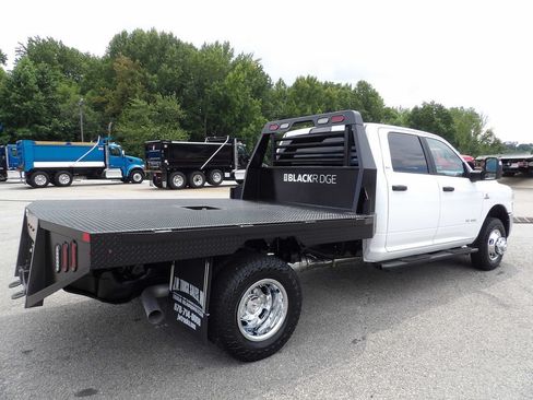Used 2024 RAM 3500 SLT w/ Quick Order Package 2YG SLT AWD/4WD image 8