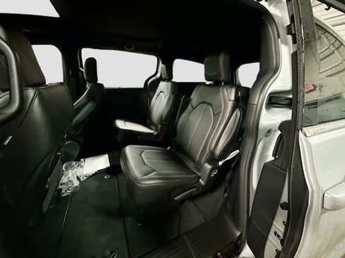 New 2026 Chrysler Pacifica Select image 26