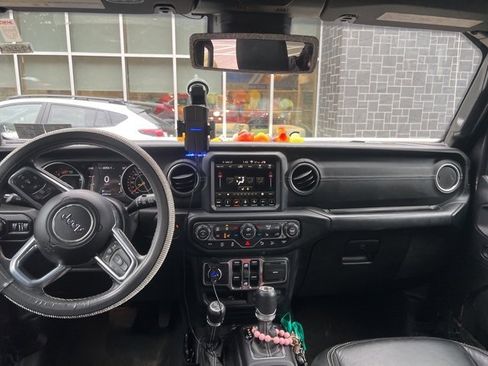 Used 2019 Jeep Wrangler Unlimited Sahara image 13