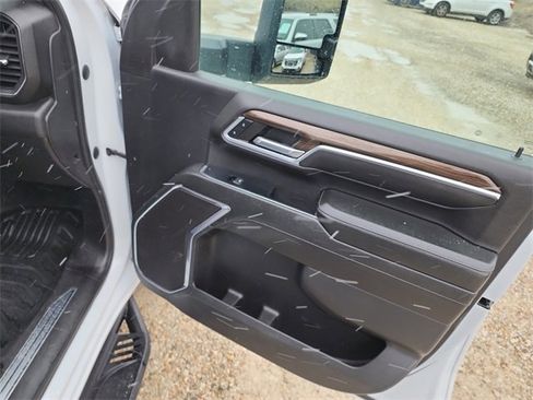 Used 2024 Chevrolet Silverado 3500 LT w/ Convenience Package image 12