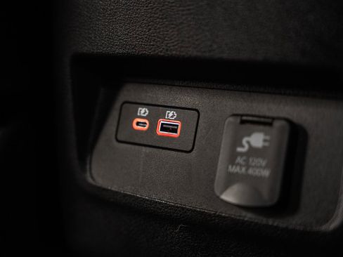 Used 2023 Nissan Frontier SV w/ SV Premium Package image 40