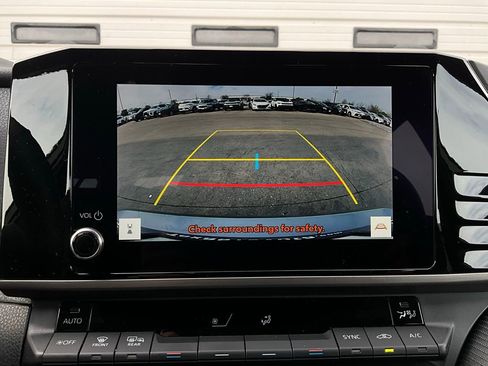 Used 2025 Toyota Camry SE image 33