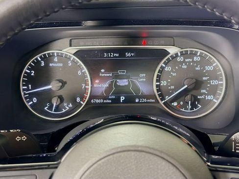 Used 2022 Nissan Pathfinder SV AWD/4WD image 17